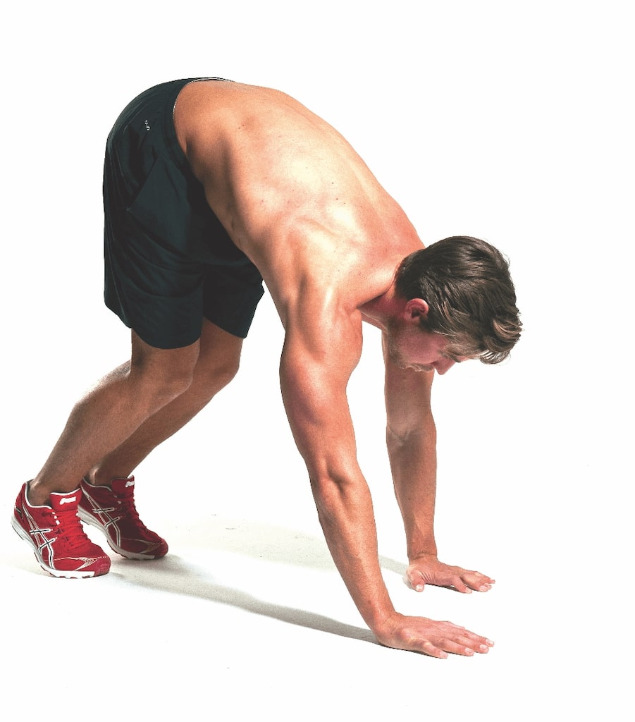 man demonstrating abs walkout exericse